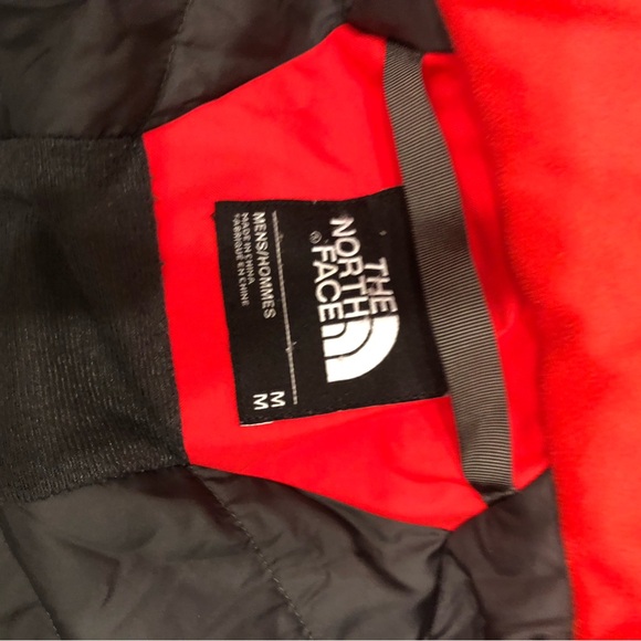 The North Face Bold Red Hooded coat - Picture 9 of 9